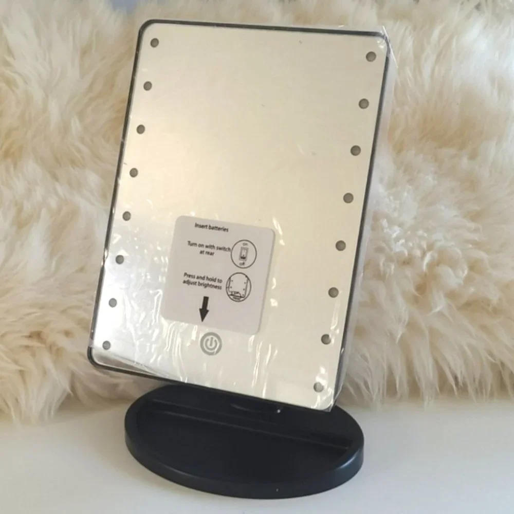 MILLIE'S VANITY Light Mirror